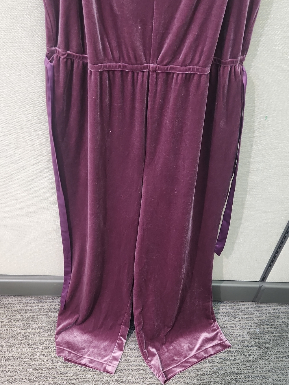 Modcloth Velvet Jumpsuit Size XL - Picture 3 of 16